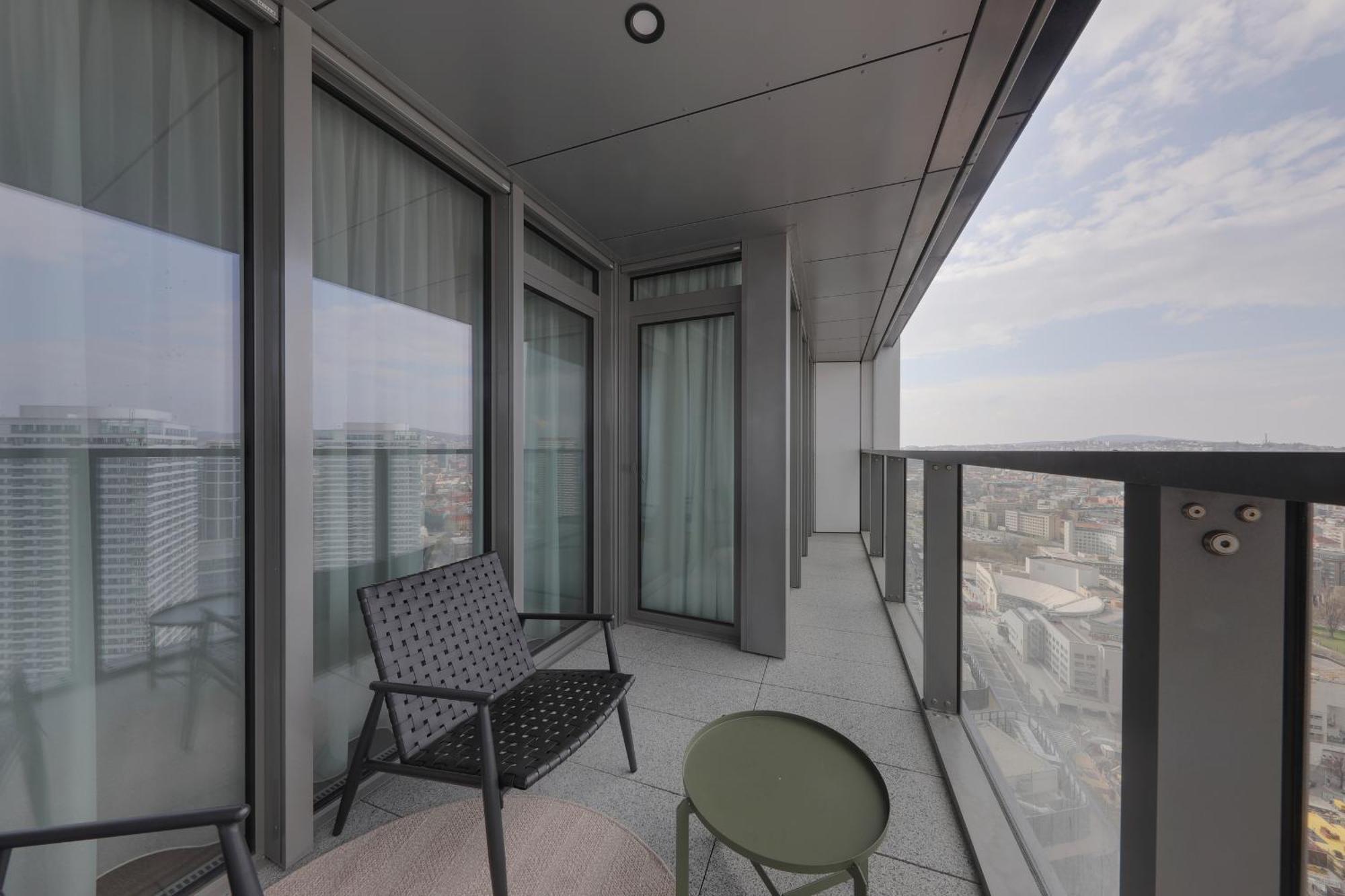 Eurovea Tower With Free Parking Апартаменти Братислава