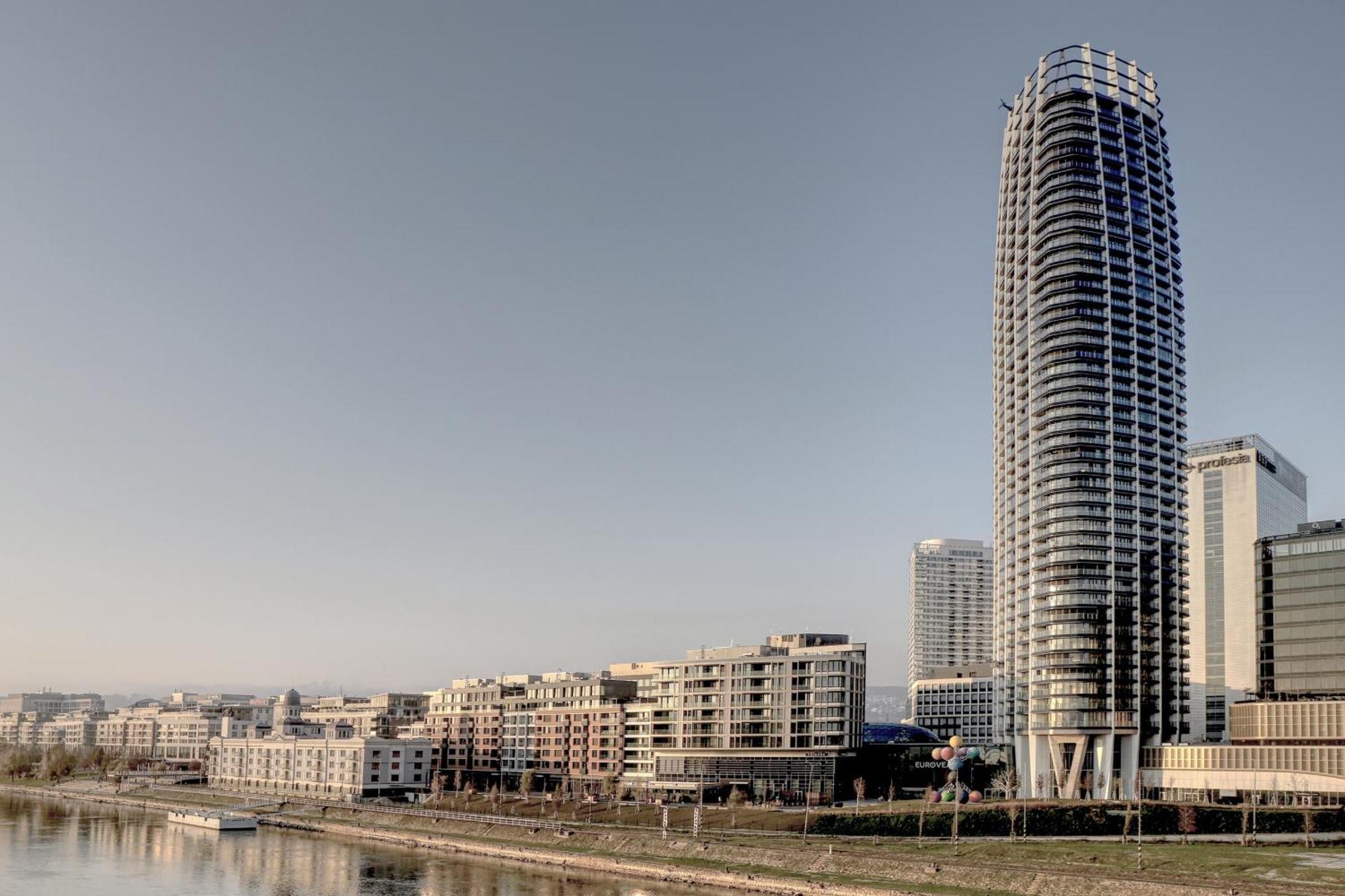 Апартаменти Eurovea Tower With Free Parking *