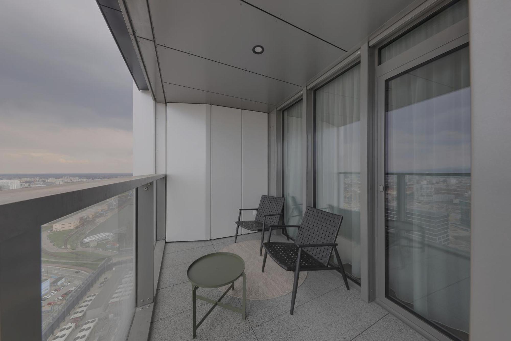 Eurovea Tower With Free Parking Апартаменти